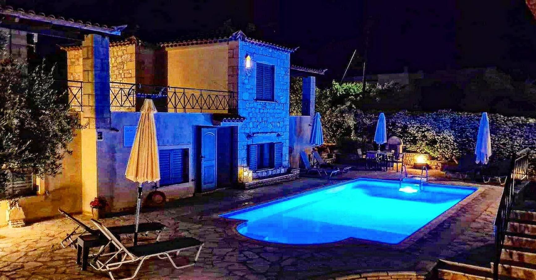 Finikes Apartments Stoúpa Esterno foto
