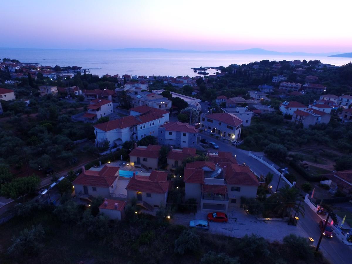 Finikes Apartments Stoúpa Esterno foto