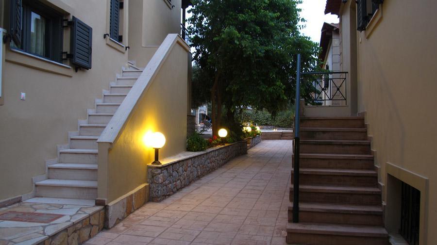 Finikes Apartments Stoúpa Esterno foto