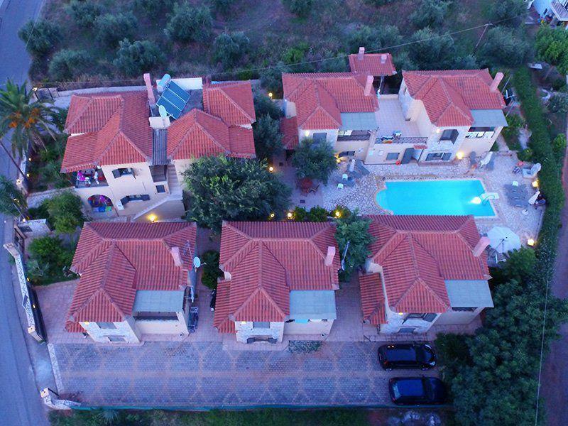 Finikes Apartments Stoúpa Esterno foto