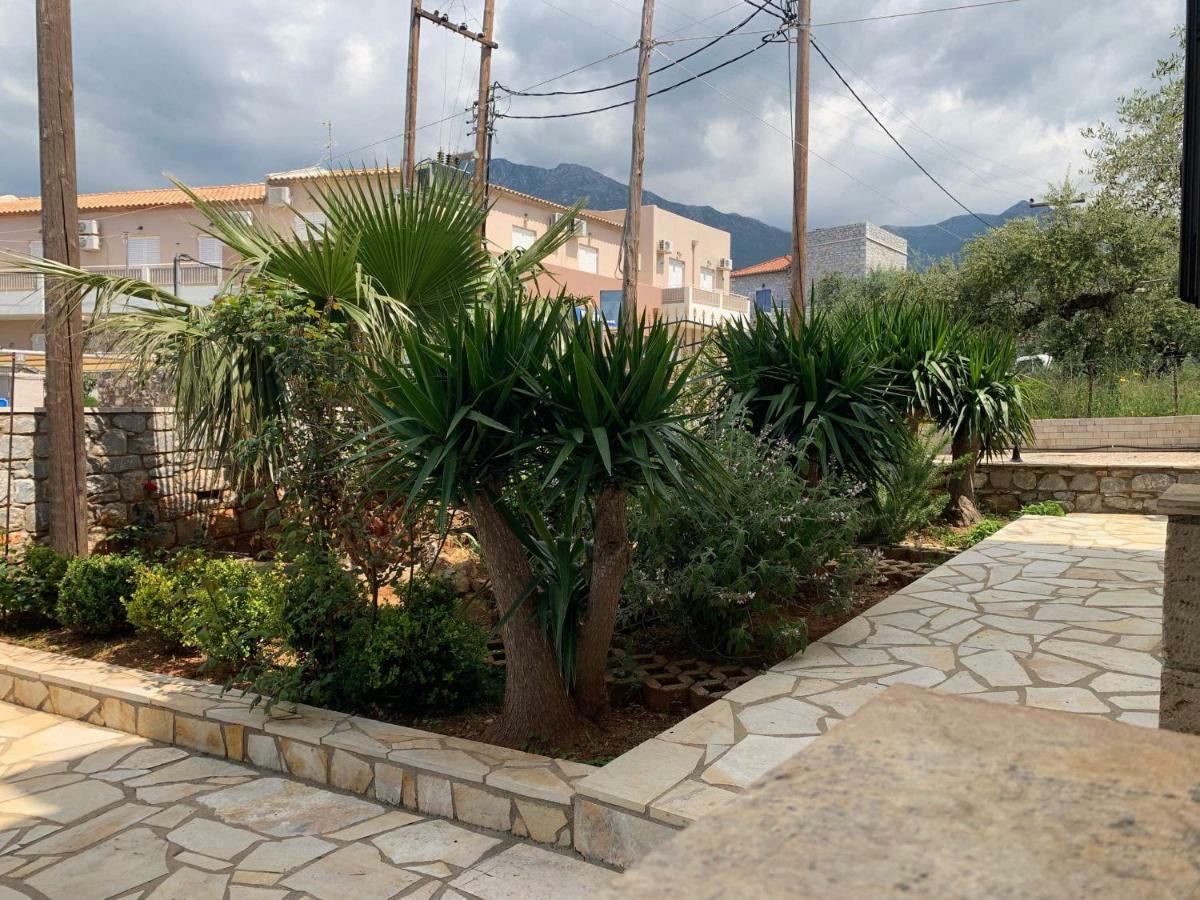 Finikes Apartments Stoúpa Esterno foto