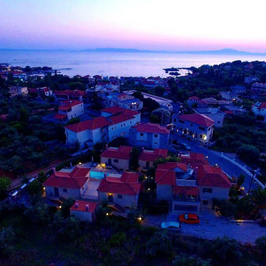 Finikes Apartments Stoúpa Esterno foto