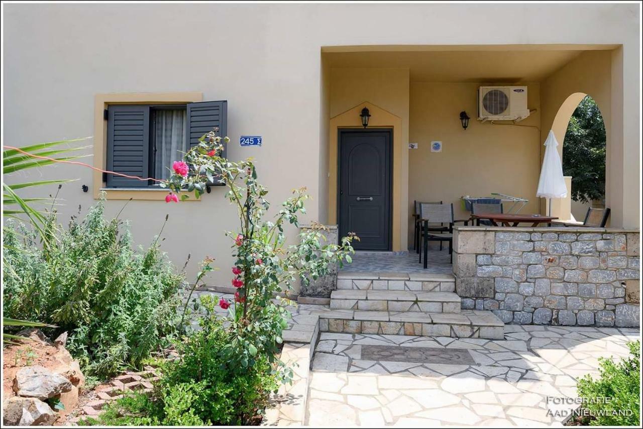 Finikes Apartments Stoúpa Esterno foto