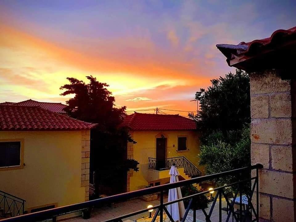 Finikes Apartments Stoúpa Esterno foto